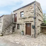 Heugh Barn * Thwaite