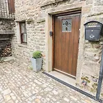 Heugh Barn * Thwaite