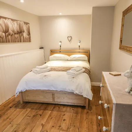 Heugh Barn * Thwaite